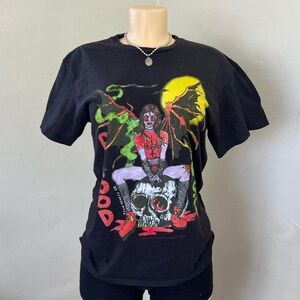 Edgy Black Graphic Tee with Skull Design